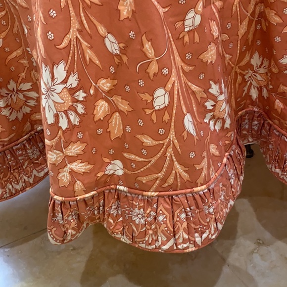 Round Table Cloth - Picture 3 of 10